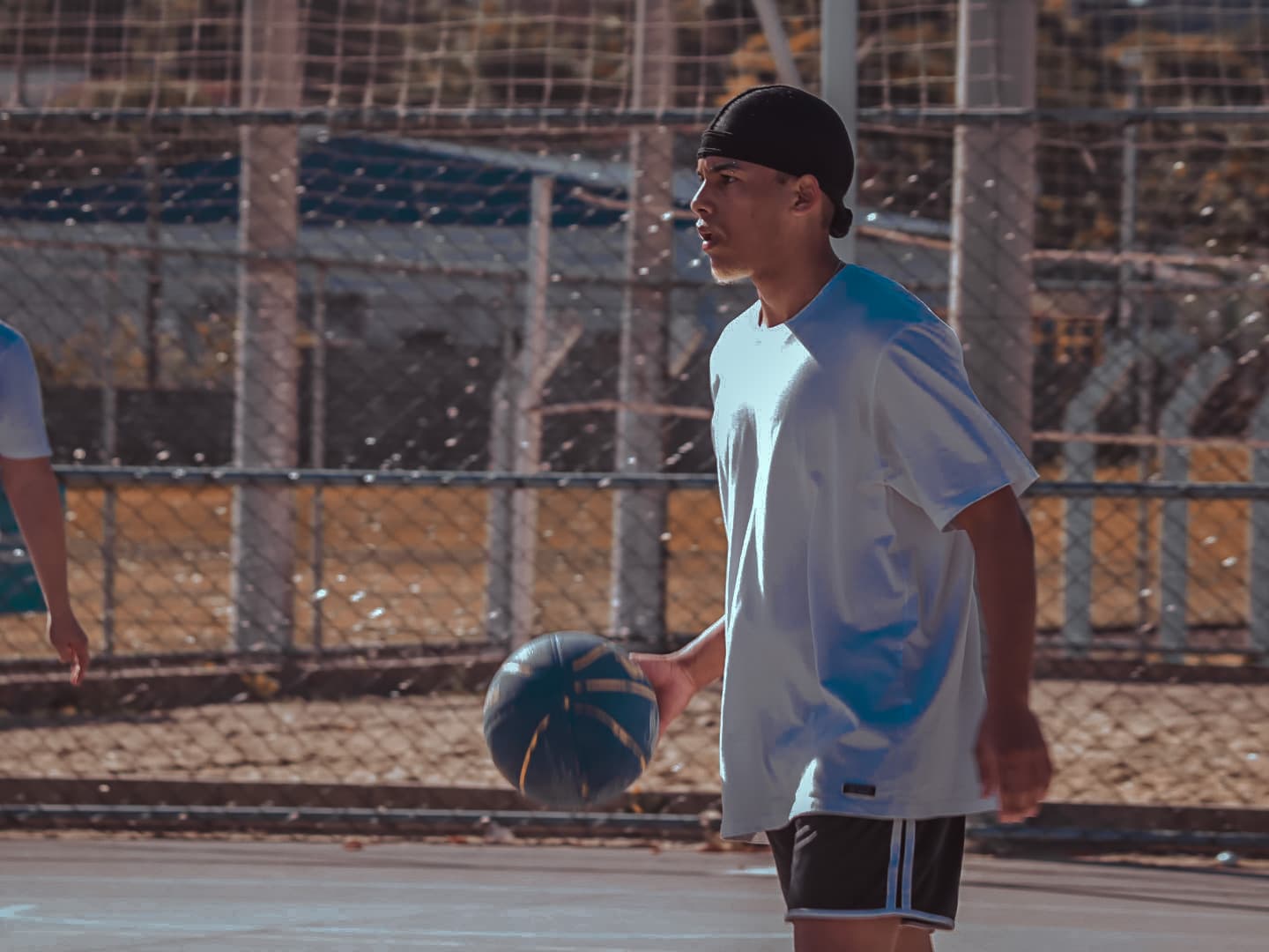 Image of people play basket